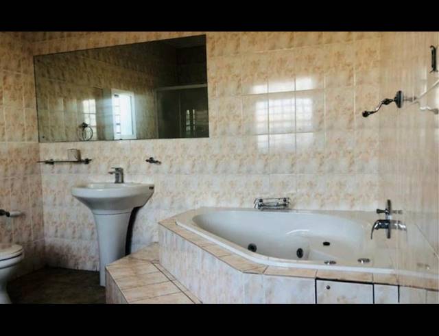 5 BEDROOM HOUSE FOR SALE IN GRASSY PARK